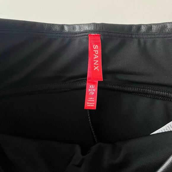 Spanx Leather-Like Front Slit Pants Women's XS in Luxe Black Faux Vegan NWT - Picture 7 of 12